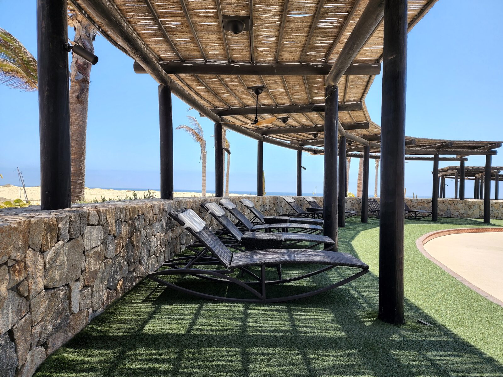 Shaded loungers and ocean view in Los Cabos